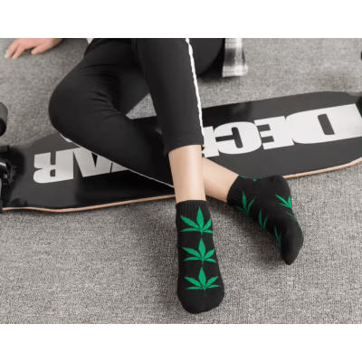 Chaussettes Cannabis Noires - Design Feuilles Vertes | Kana Pharma